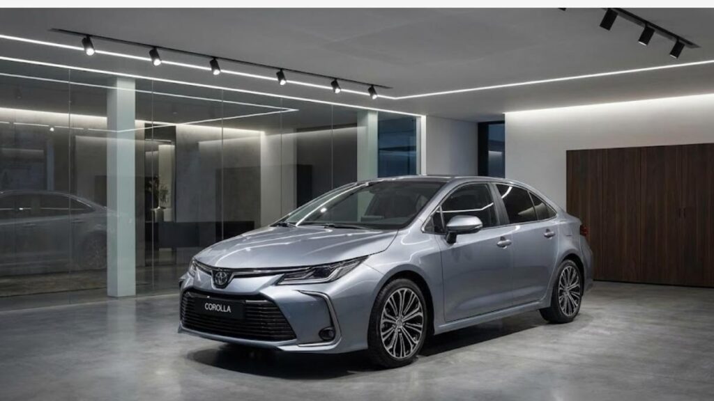 Detalhes frontais de um Toyota Corolla protegido por seguro compreensivo.