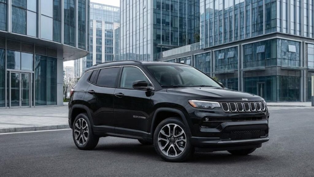 Um Jeep preto estacionado, ilustrando cotação de seguro do Jeep Compass em 2026.