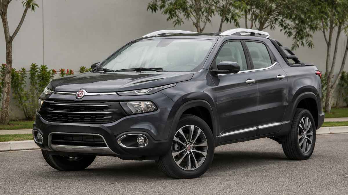 Seguro da Fiat Toro: picape Fiat Toro estacionada, sem motorista, em ambiente externo com visual realista.